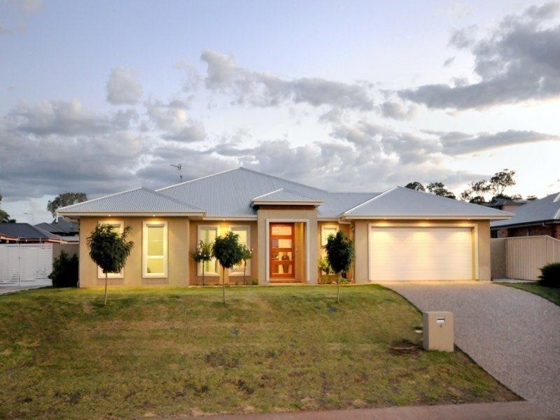 4 Gwenda Drive, Westbrook QLD 4350