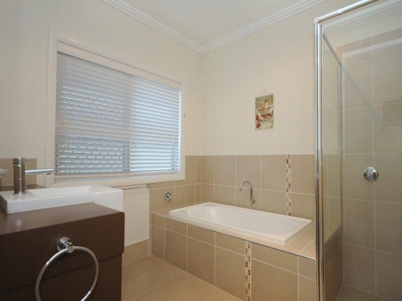 4 Gwenda Drive, Westbrook QLD 4350