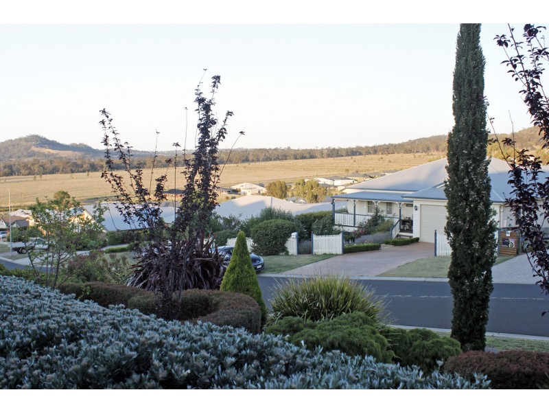 11 Edwin Street, Westbrook QLD 4350