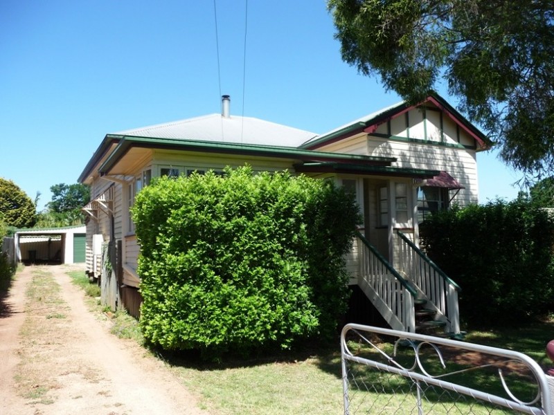 134 Stuart Street, Mount Lofty QLD 4350