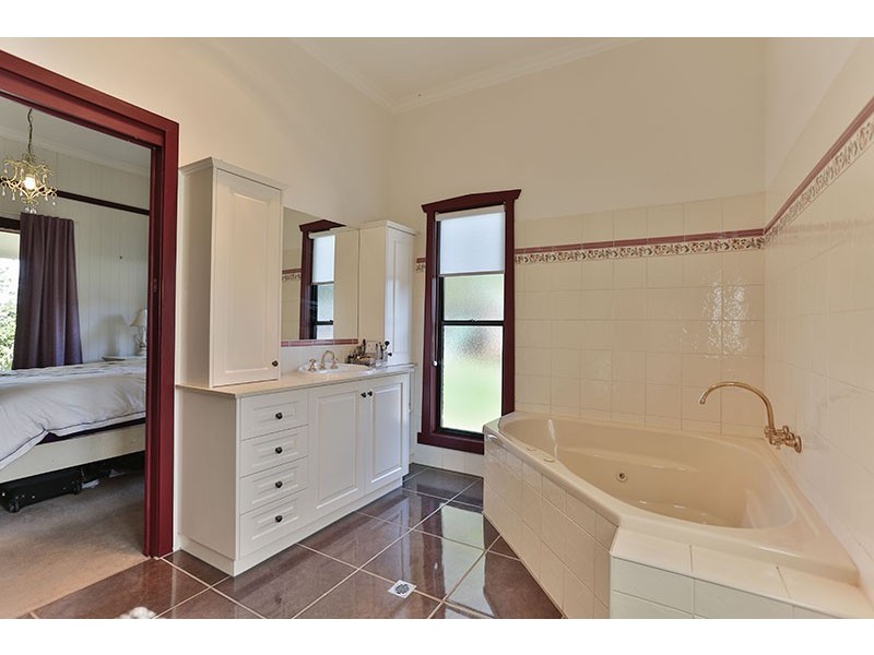 164 Taylor Street, Newtown QLD 4350