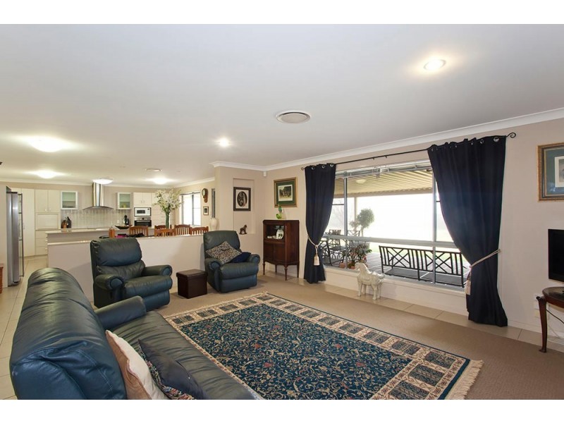 32 Bunya View Drive, Highfields QLD 4352