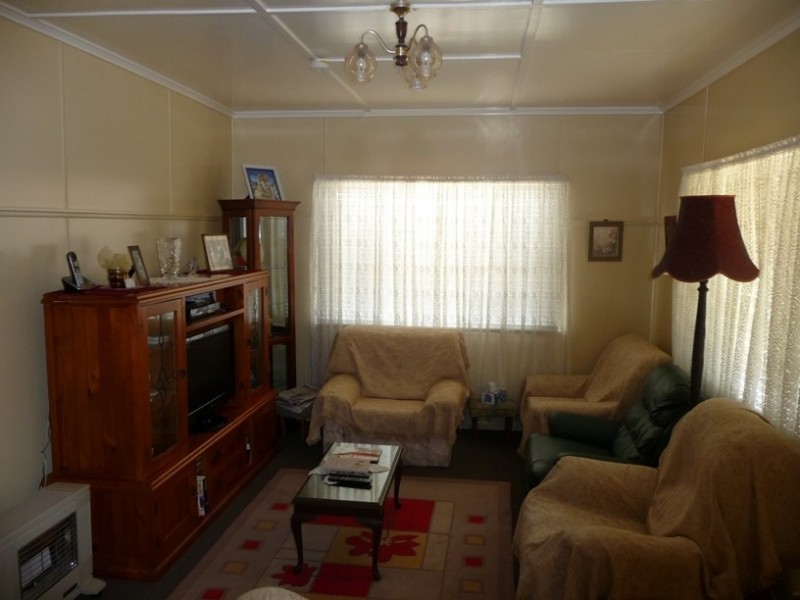 17 Llewellyn Street, Centenary Heights QLD 4350