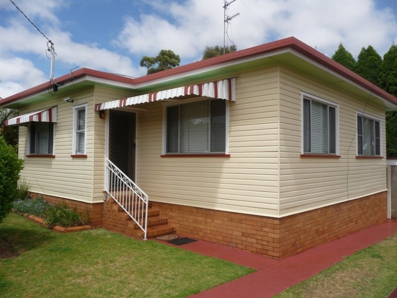 17 Llewellyn Street, Centenary Heights QLD 4350