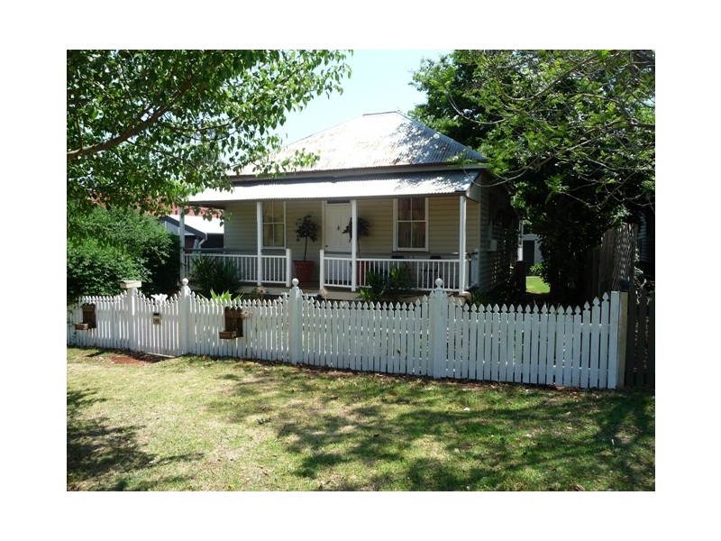 69 Cranley Street, South Toowoomba QLD 4350