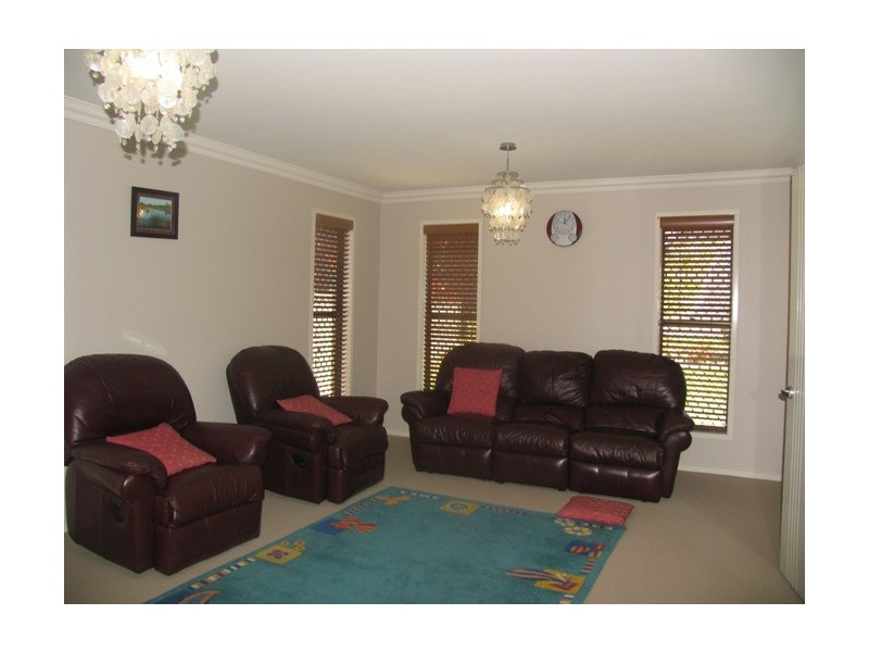 14 High Court Drive, Wilsonton Heights QLD 4350