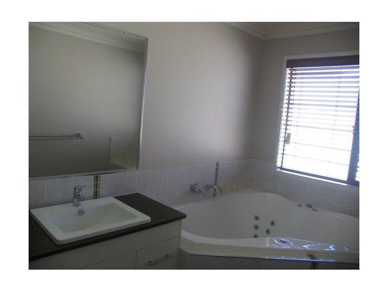 14 High Court Drive, Wilsonton Heights QLD 4350