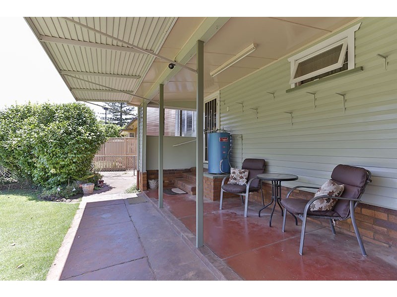 1B Wallace Street, Newtown QLD 4350