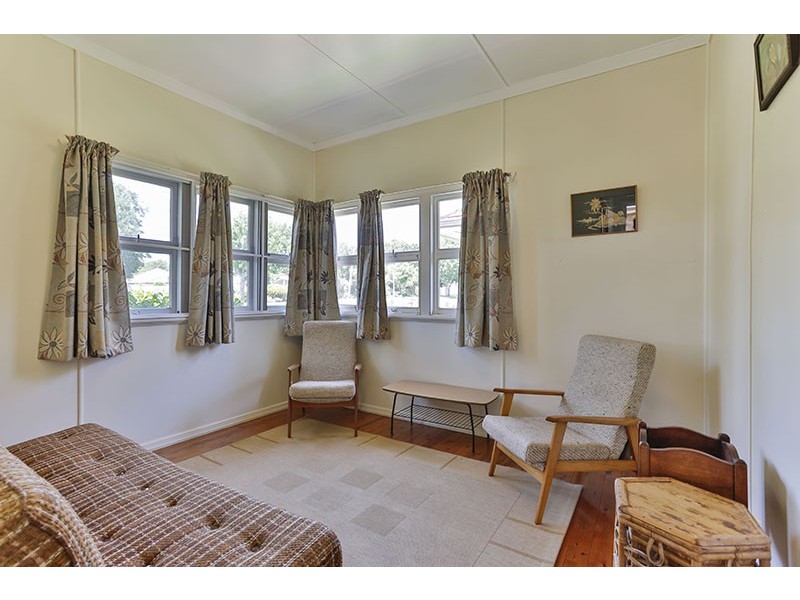 1B Wallace Street, Newtown QLD 4350