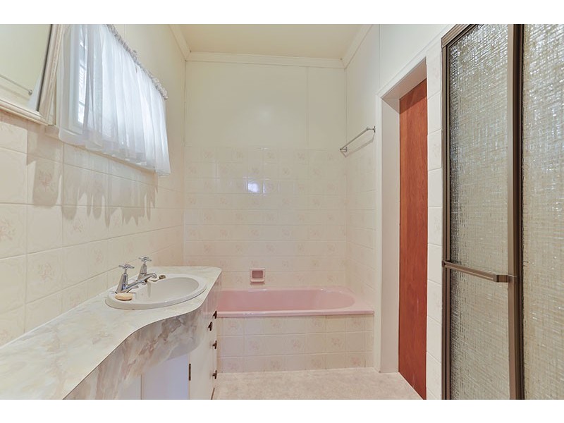 1B Wallace Street, Newtown QLD 4350