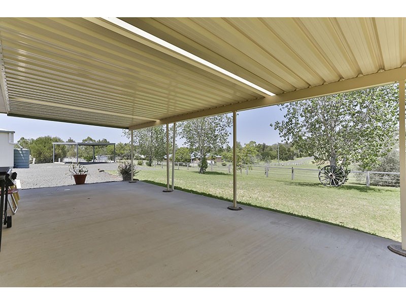 10 Windorah Close, Glenvale QLD 4350