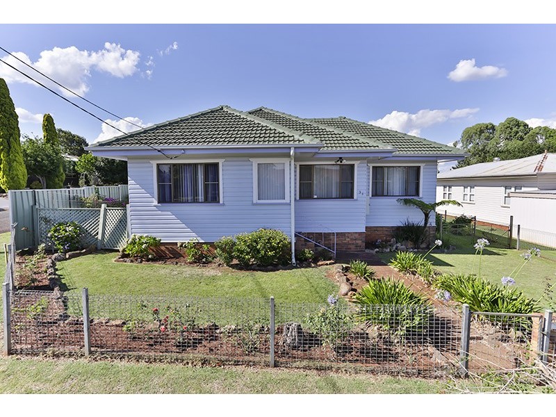 31 Welcombe Avenue, Rockville QLD 4350