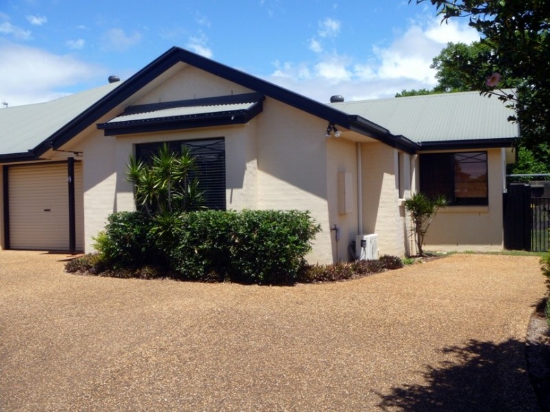 1/220 Campbell Street, Newtown QLD 4350