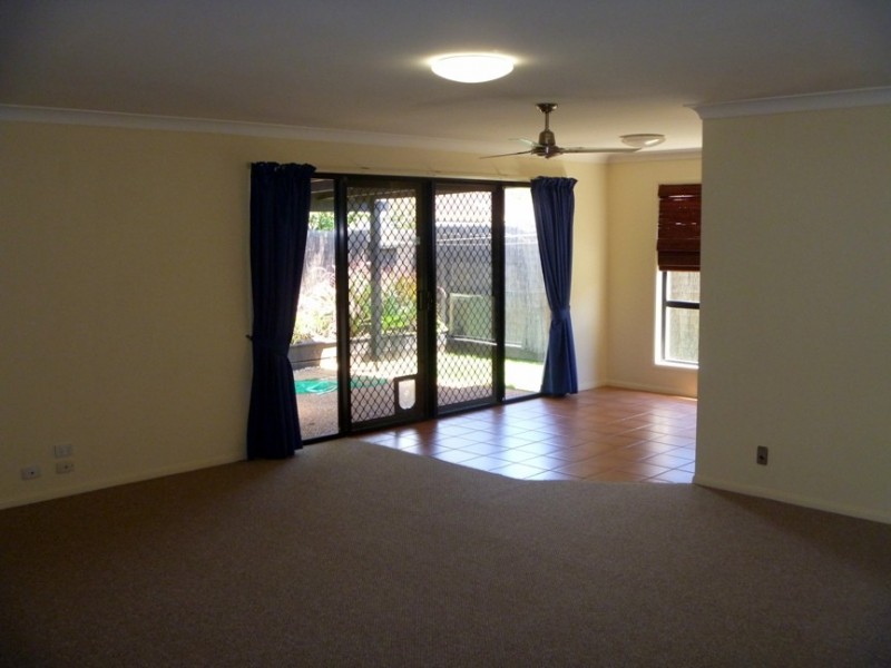 1/220 Campbell Street, Newtown QLD 4350