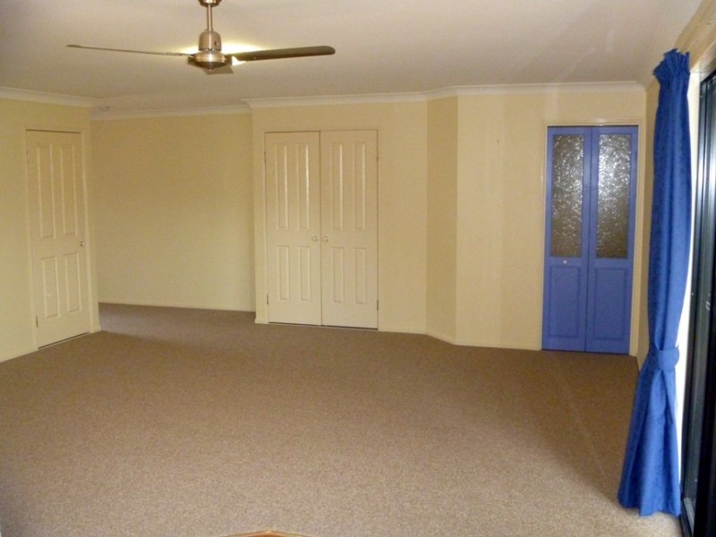 1/220 Campbell Street, Newtown QLD 4350