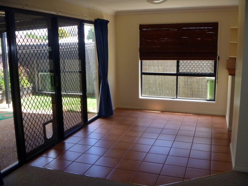 1/220 Campbell Street, Newtown QLD 4350