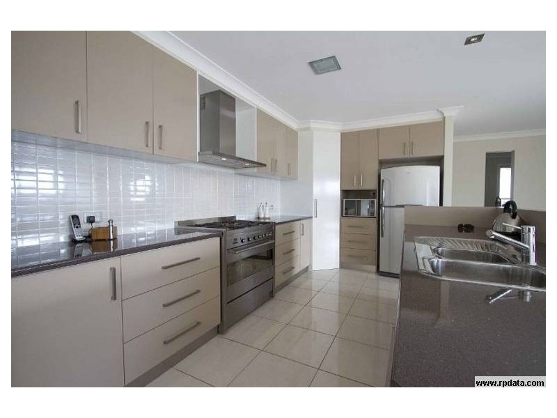 8 Plover Court, Highfields QLD 4352