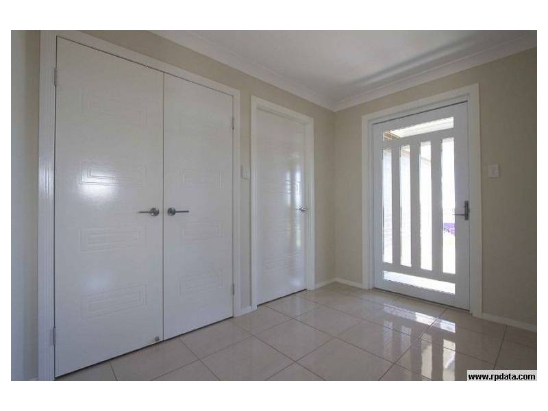 8 Plover Court, Highfields QLD 4352