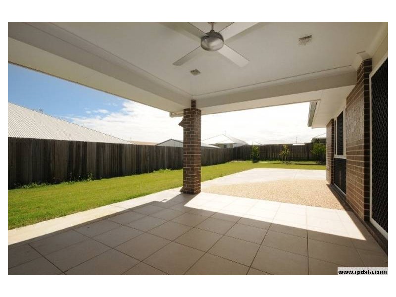 8 Plover Court, Highfields QLD 4352