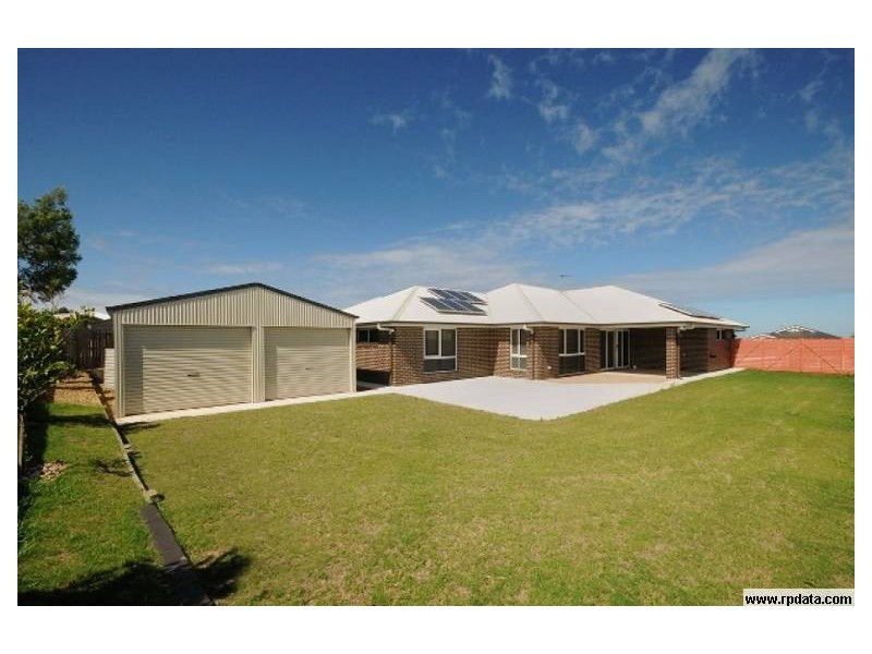 8 Plover Court, Highfields QLD 4352