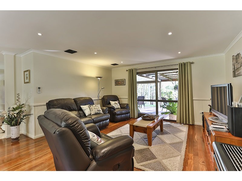 10 Woodland Crescent, Table Top Estate, Withcott QLD 4352