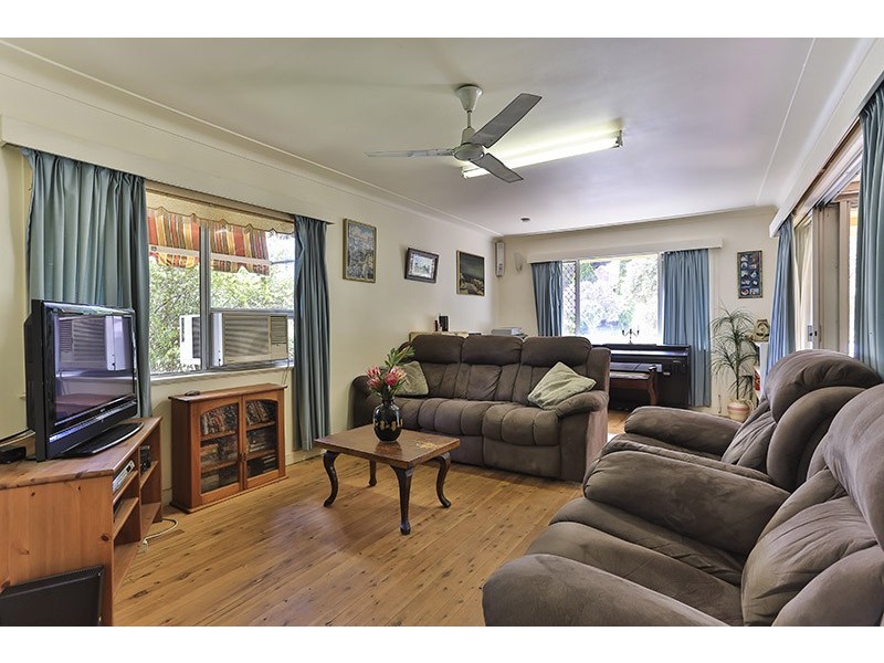 2 Mary Street, Mount Lofty QLD 4350