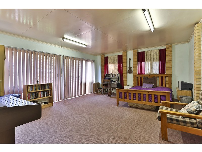 2 Mary Street, Mount Lofty QLD 4350