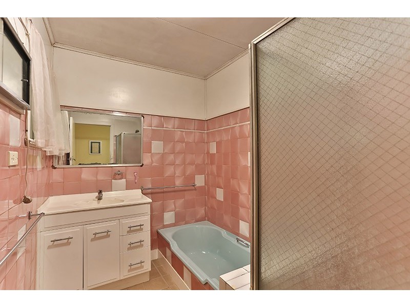 2 Mary Street, Mount Lofty QLD 4350