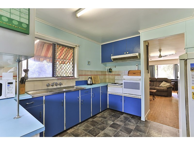 2 Mary Street, Mount Lofty QLD 4350