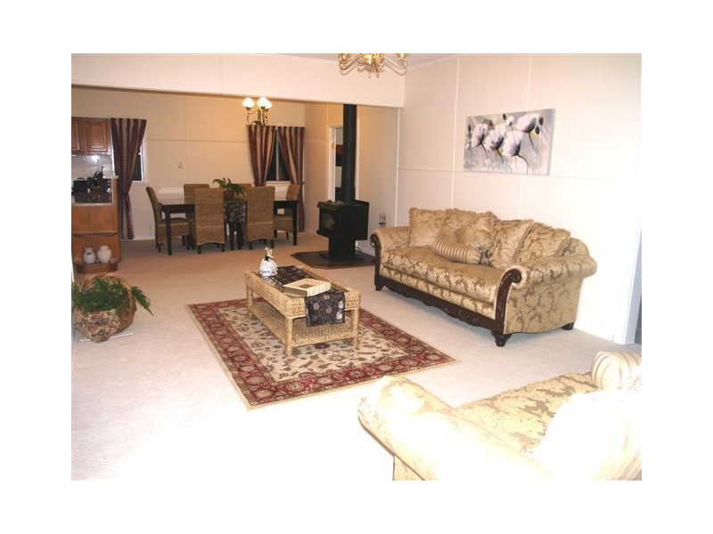 42 Toowoomba Road, Oakey QLD 4401