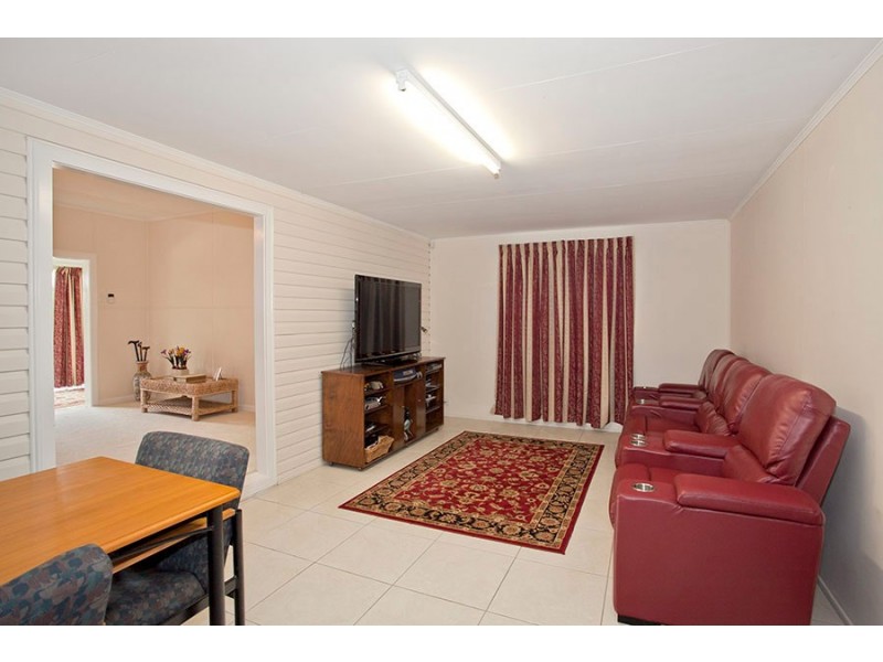 42 Toowoomba Road, Oakey QLD 4401