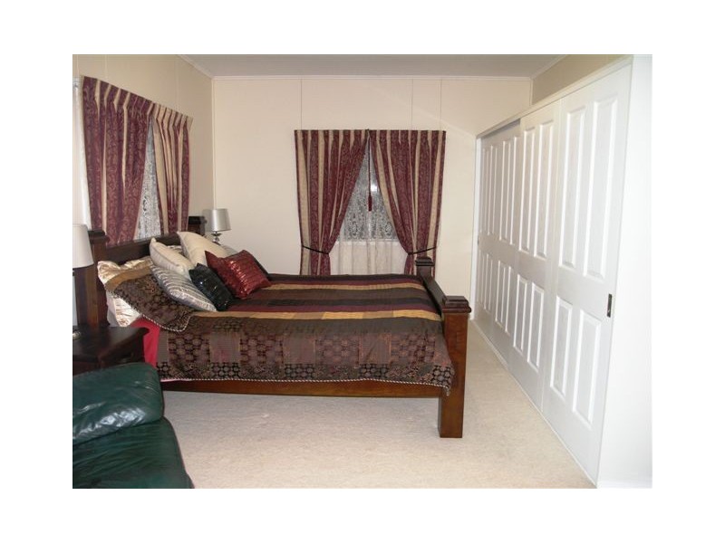 42 Toowoomba Road, Oakey QLD 4401