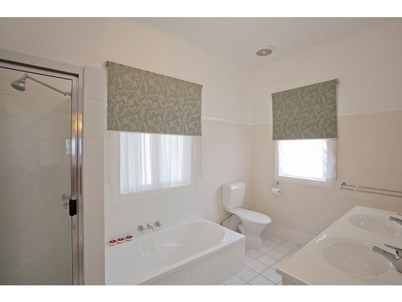 42 Toowoomba Road, Oakey QLD 4401