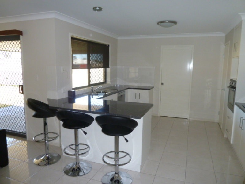 33 Berghofer Drive, Oakey QLD 4401