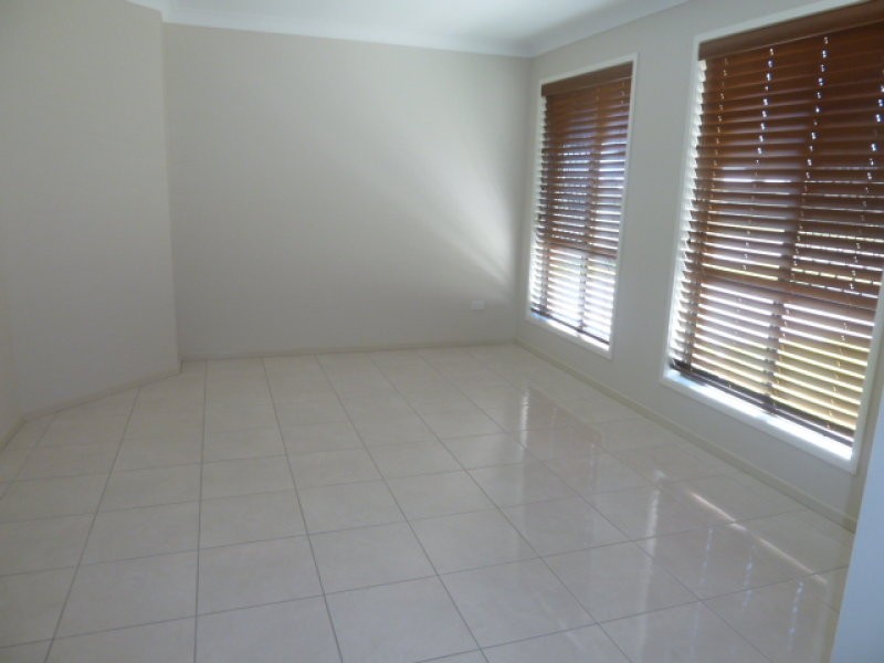 33 Berghofer Drive, Oakey QLD 4401