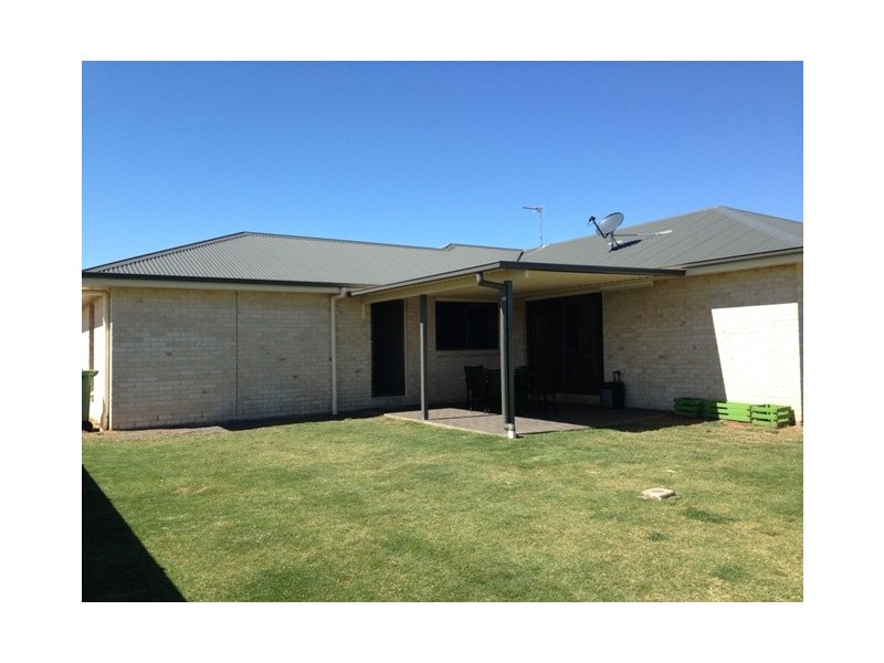 33 Berghofer Drive, Oakey QLD 4401
