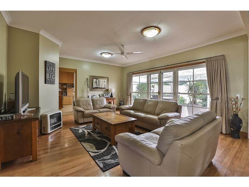 28 Garde Street, Centenary Heights QLD 4350