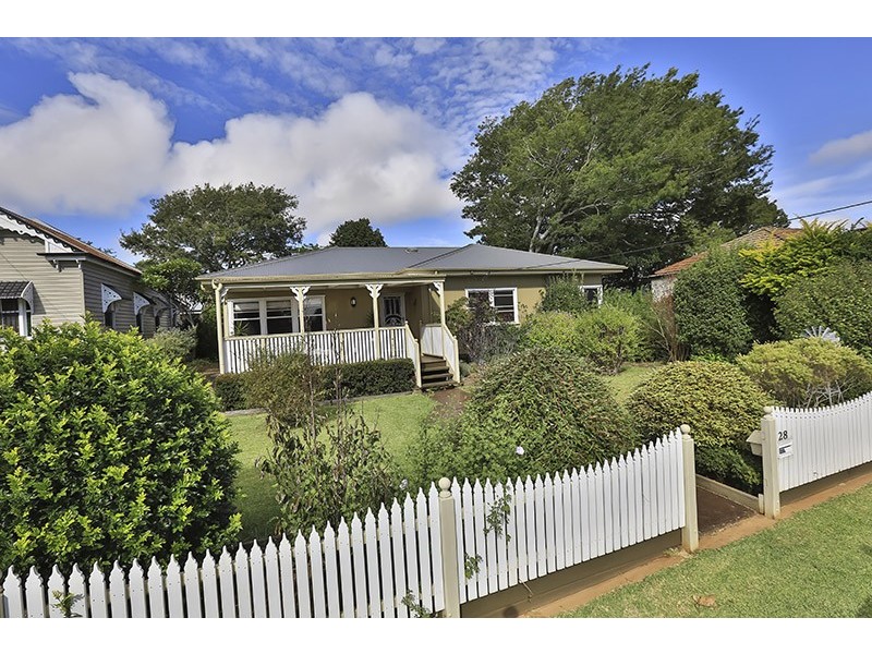 28 Garde Street, Centenary Heights QLD 4350