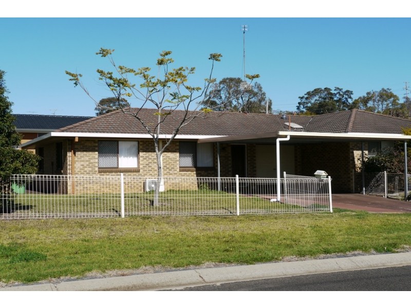 2 Noll Street, Kearneys Spring QLD 4350