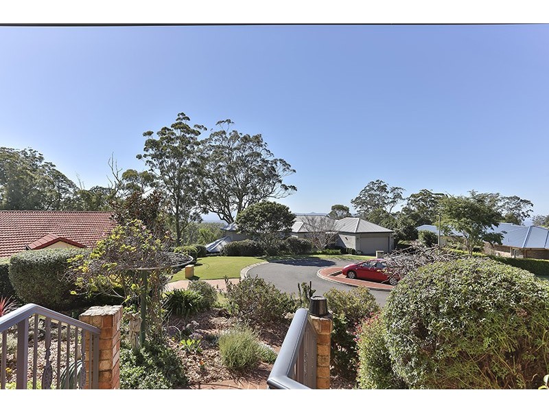 4 Rannerdale Close, Mount Lofty QLD 4350