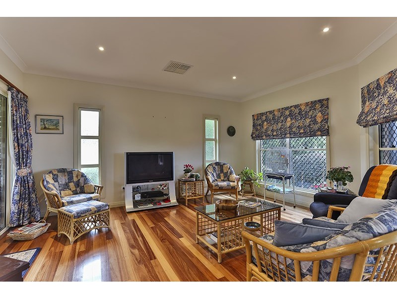 4 Rannerdale Close, Mount Lofty QLD 4350