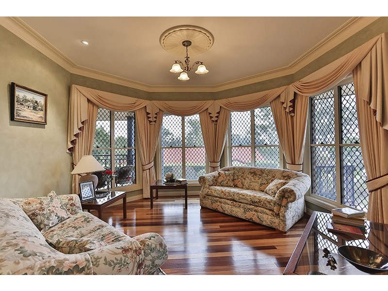 4 Rannerdale Close, Mount Lofty QLD 4350