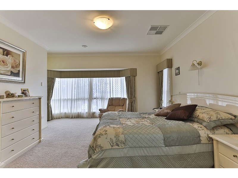 4 Rannerdale Close, Mount Lofty QLD 4350