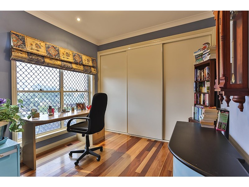 4 Rannerdale Close, Mount Lofty QLD 4350