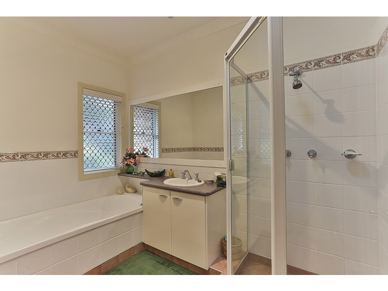 4 Rannerdale Close, Mount Lofty QLD 4350