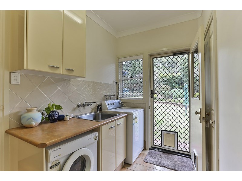 4 Rannerdale Close, Mount Lofty QLD 4350