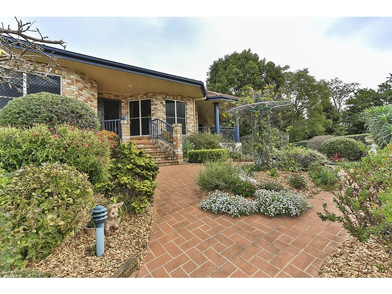 4 Rannerdale Close, Mount Lofty QLD 4350