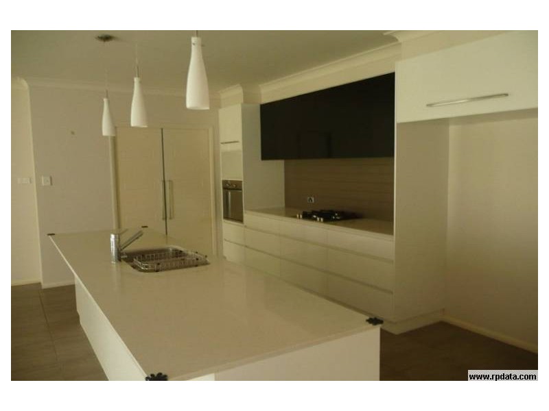 3 Pugh Street, Middle Ridge QLD 4350