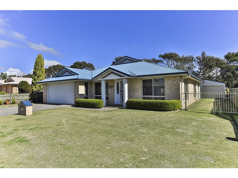 19 Emerald Court, Middle Ridge QLD 4350
