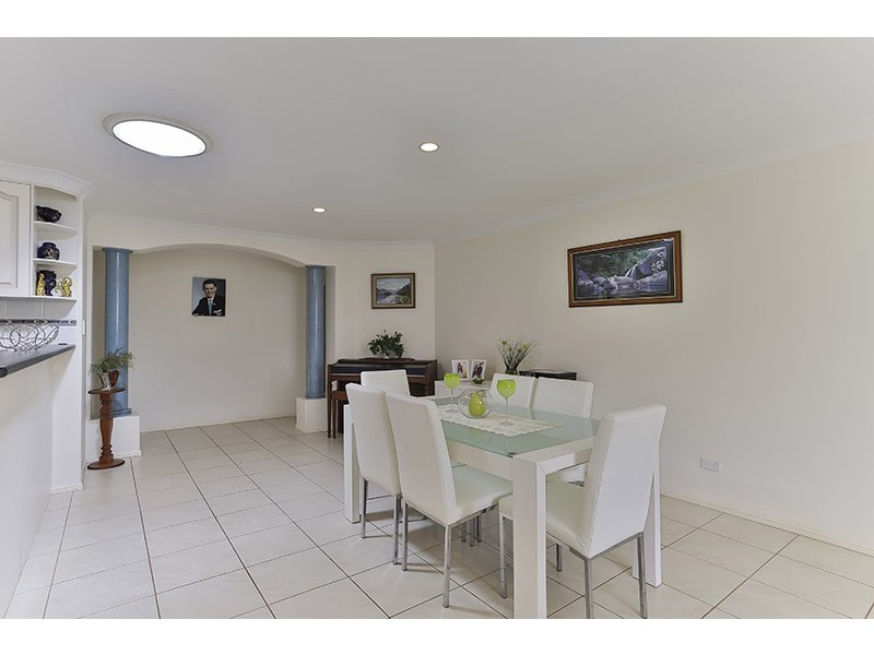 19 Emerald Court, Middle Ridge QLD 4350